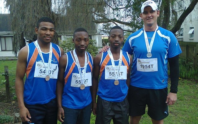 Marco Maarman, Thembasile Mangali, Themba Mangali, Corrie Avenant (Afrigter). Marco Maarman, Thembasile Mangali, Themba Mangali, Corrie Avenant (Afrigter).